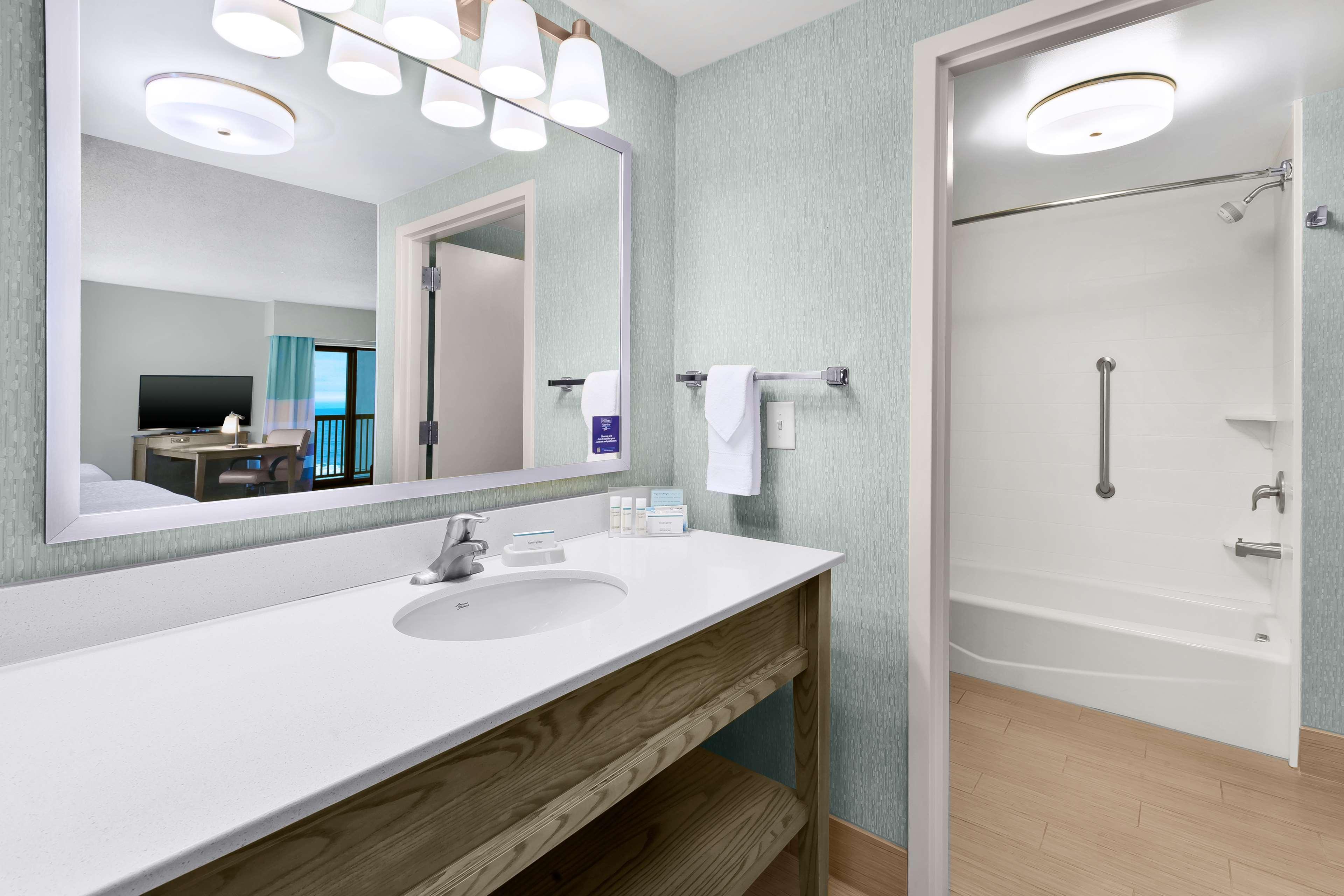 Hampton Inn & Suites By Hilton Carolina Beach Oceanfront Экстерьер фото