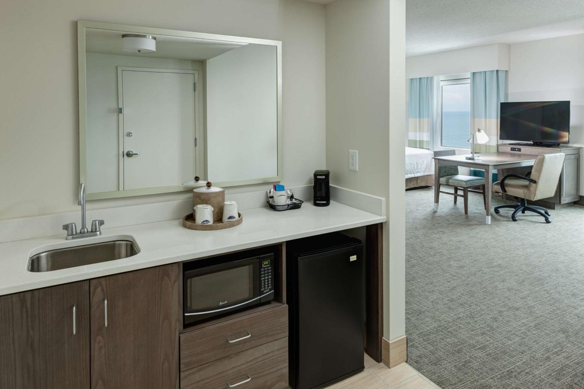Hampton Inn & Suites By Hilton Carolina Beach Oceanfront Экстерьер фото